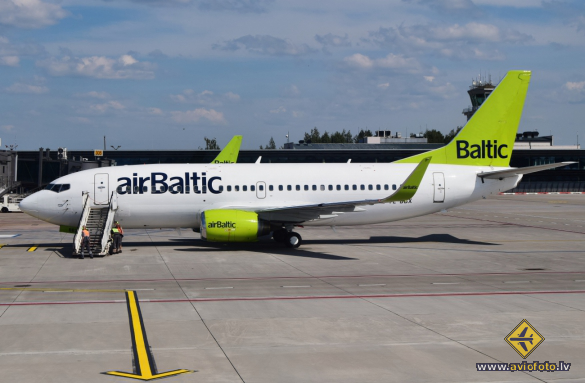 Boeing 737-36Q